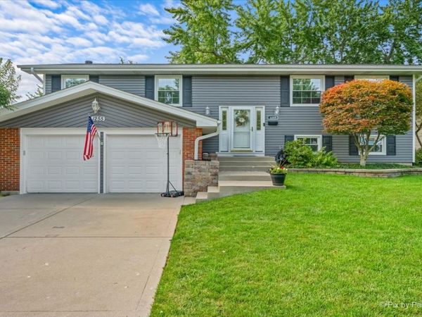 1255 Mayfield Lane , Hoffman Estates, IL 60169