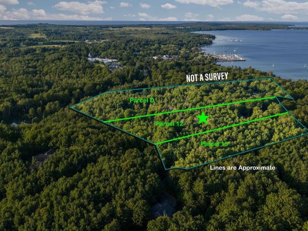 12 Vincer Way N, Northport, MI 49670