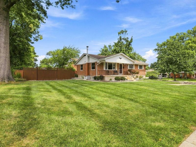 8771 Brittany Drive, Blue Ash, OH 45242 Photo 3
