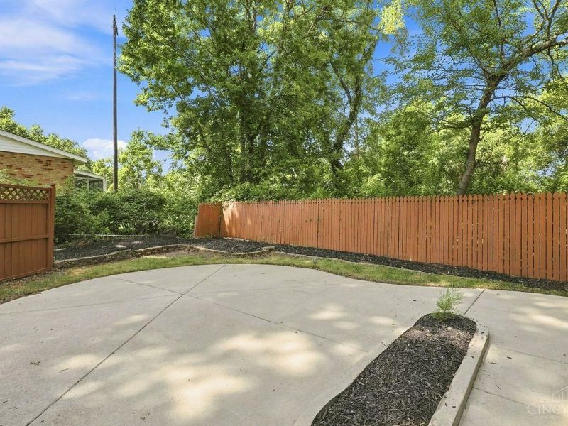 8771 Brittany Drive, Blue Ash, OH 45242 Photo 38