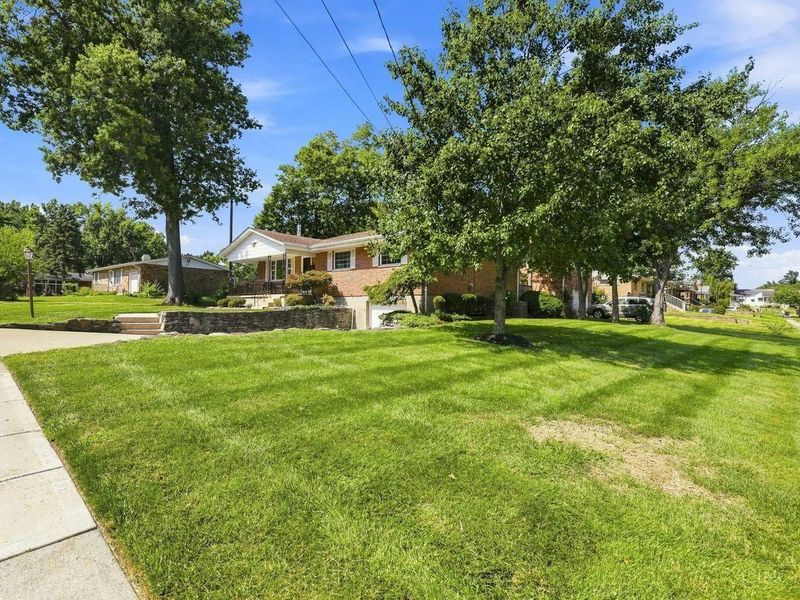 8771 Brittany Drive, Blue Ash, OH 45242 Photo 4