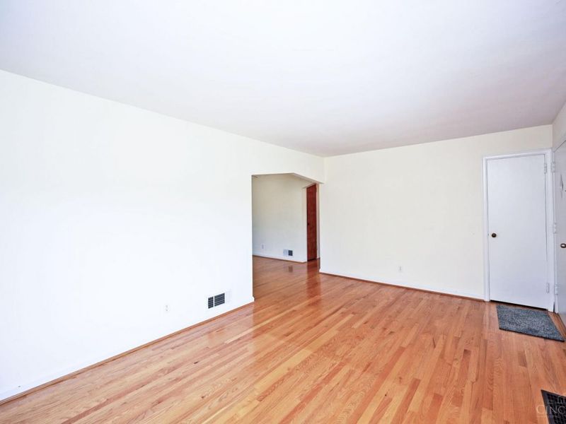 8240 Camargo Road, Madeira, OH 45243 Photo 7