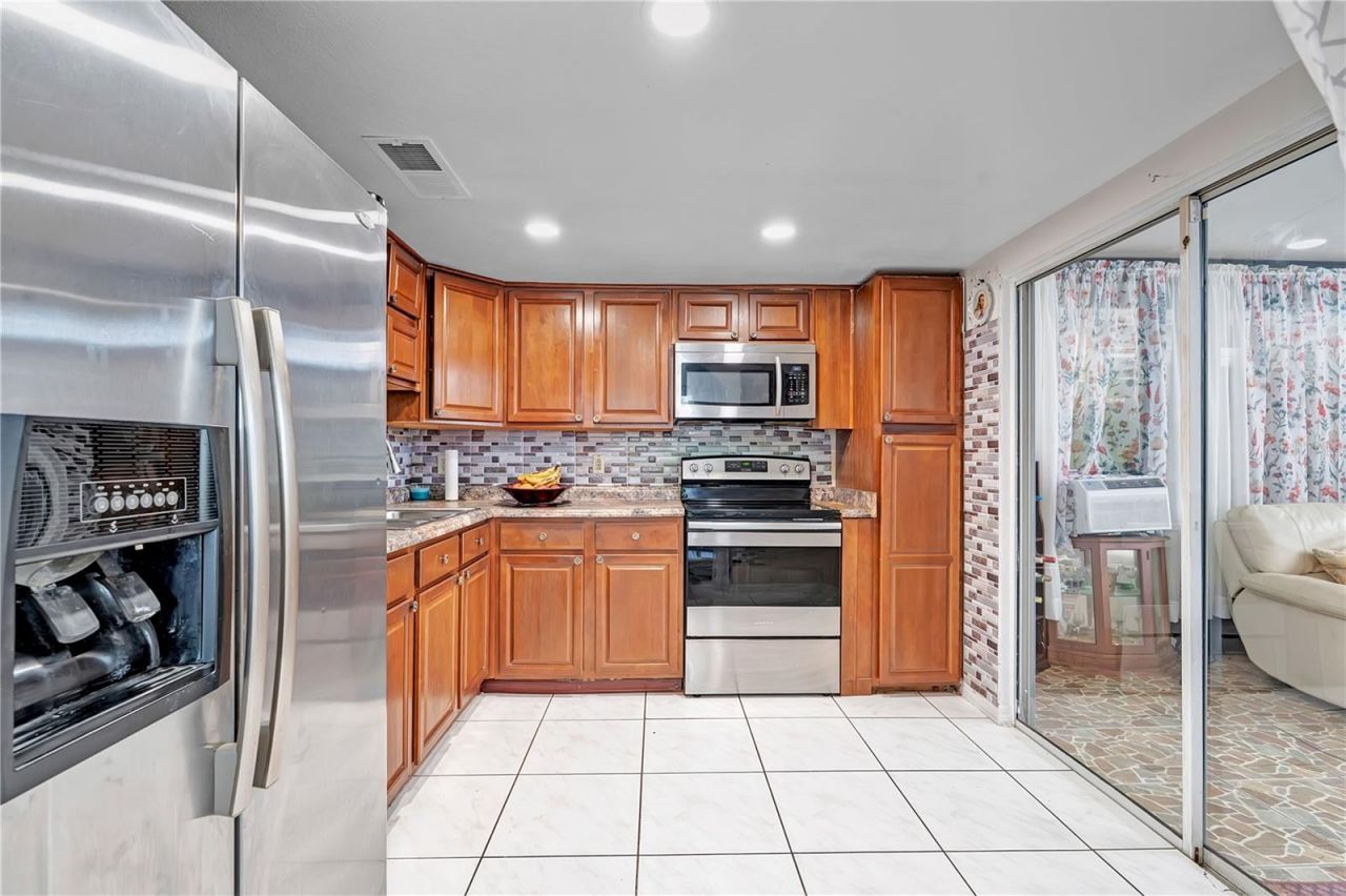 9824 Surrey Ridge Road, Orlando, FL 32825 Photo