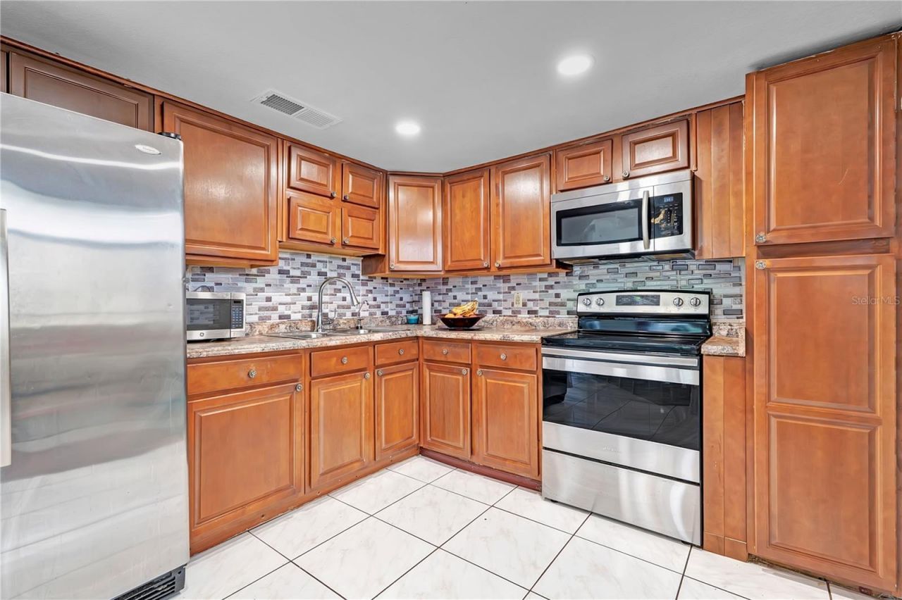 9824 Surrey Ridge Road, Orlando, FL 32825 Photo