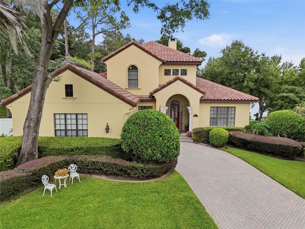 315 W BLUE WATER EDGE DRIVE , EUSTIS, FL 32736
