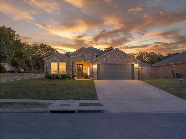 801 Buffalo Avenue , Gentry, AR 72734