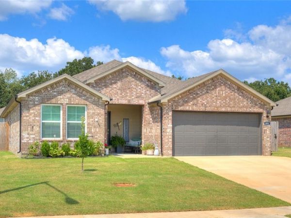 801 Buffalo Avenue , Gentry, AR 72734