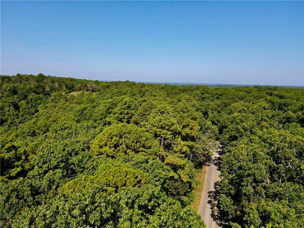 000 County Road 207 , Eureka Springs, AR 72632
