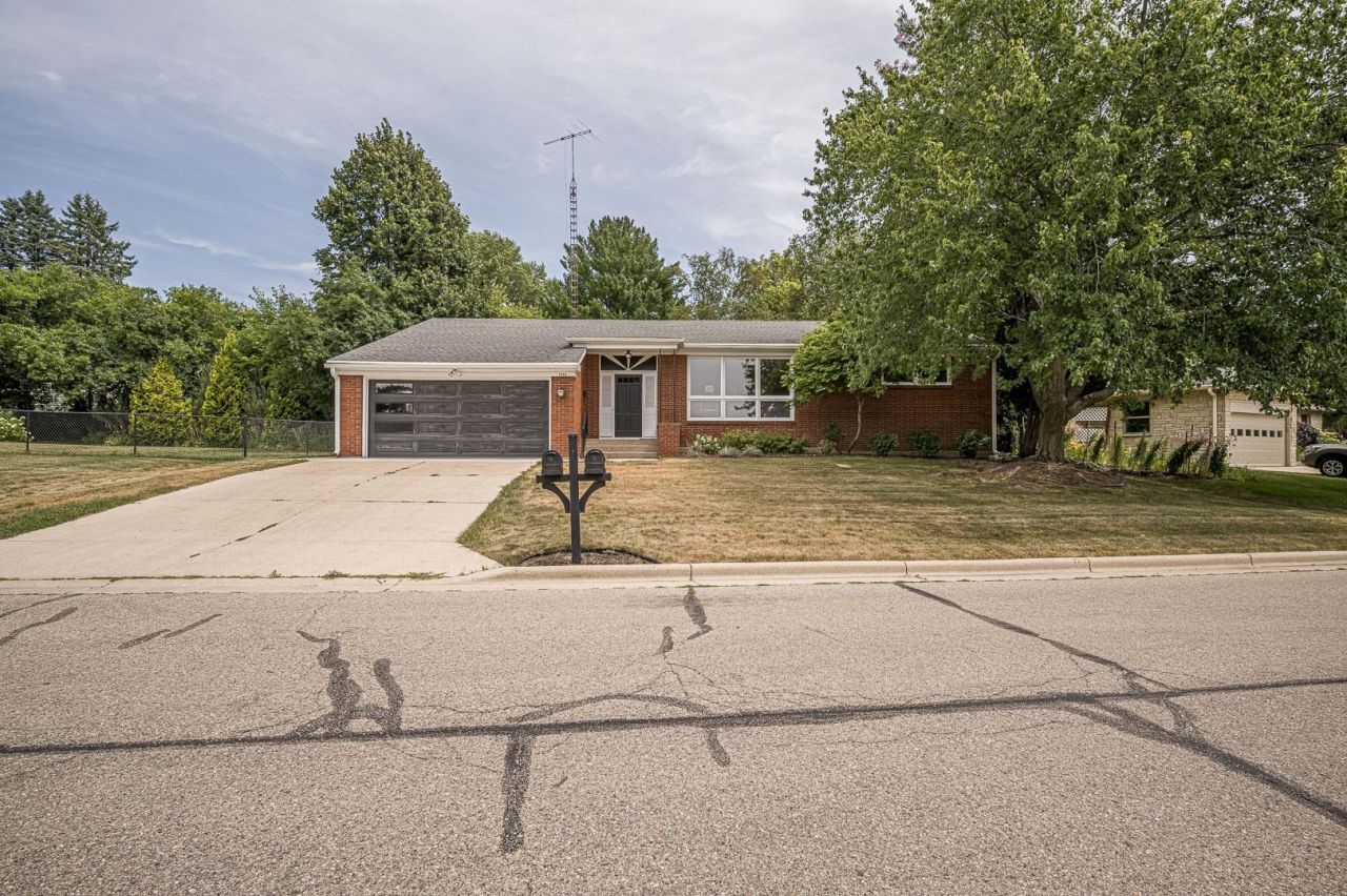 1716 Lake Drive, Monroe, WI 53566 Main Photo