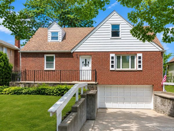 325 W Valley Stream Boulevard , Valley Stream, NY 11580