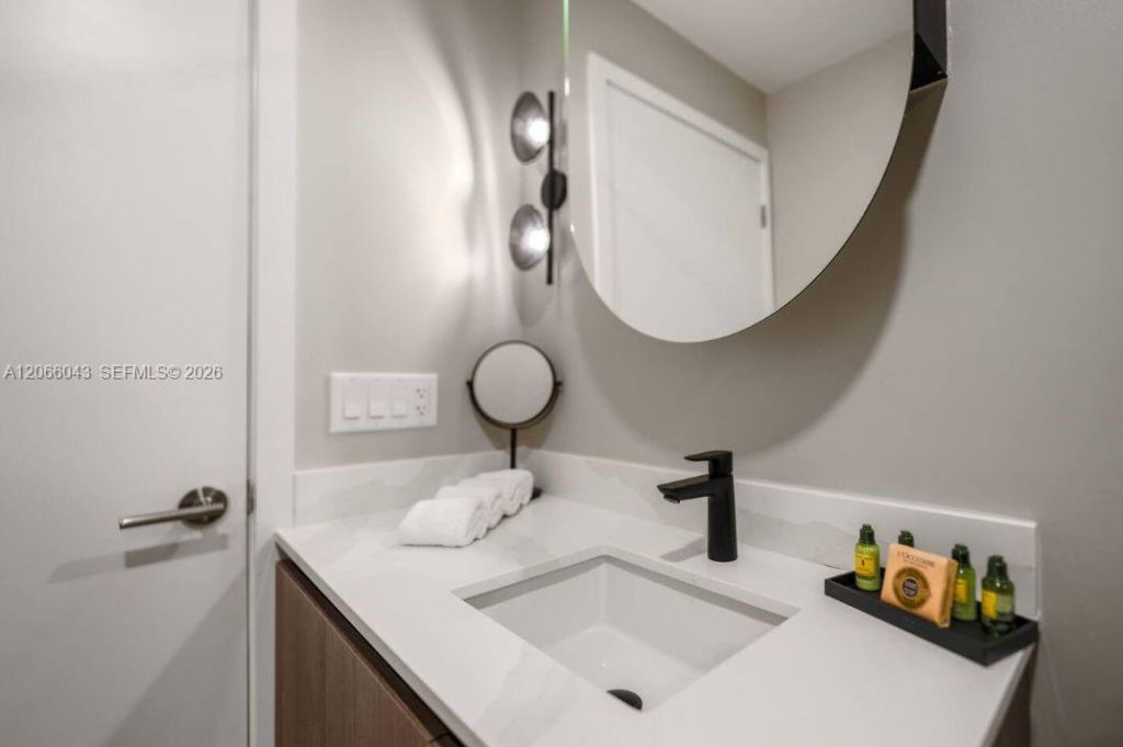580 72nd St , Unit 1203, Miami Beach, FL 33141 Photo