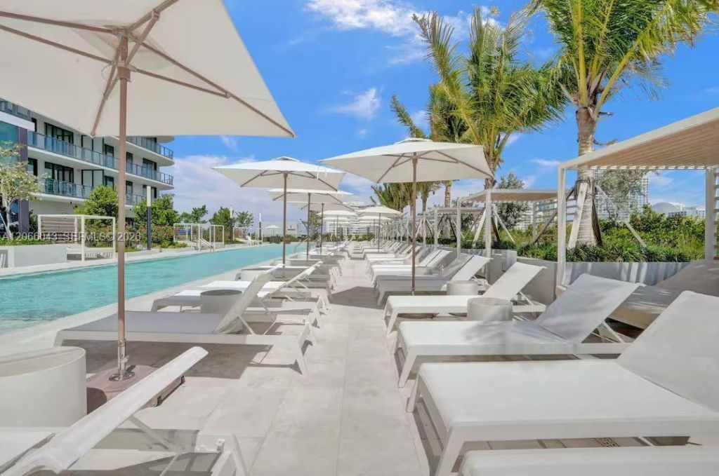 580 72nd St , Unit 1203, Miami Beach, FL 33141 Photo