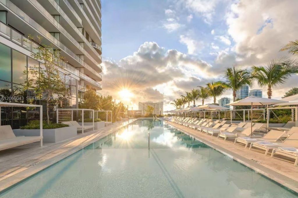 580 72nd St , Unit 1203, Miami Beach, FL 33141 Photo