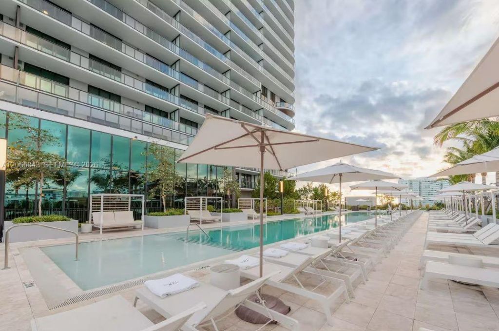 580 72nd St , Unit 1203, Miami Beach, FL 33141 Photo