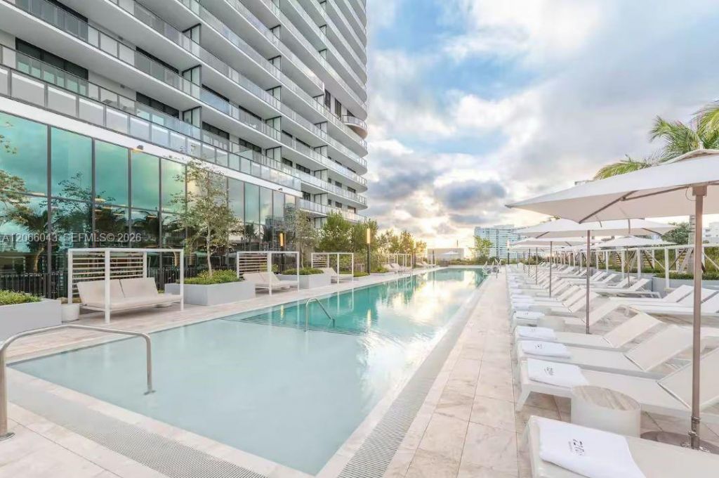 580 72nd St , Unit 1203, Miami Beach, FL 33141 Photo