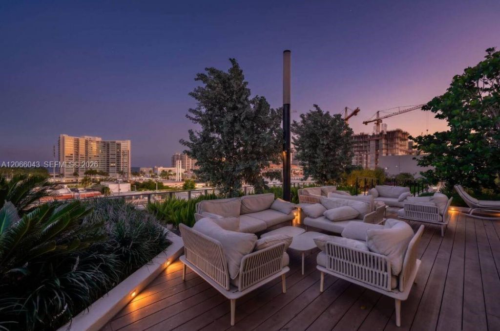 580 72nd St , Unit 1203, Miami Beach, FL 33141 Photo
