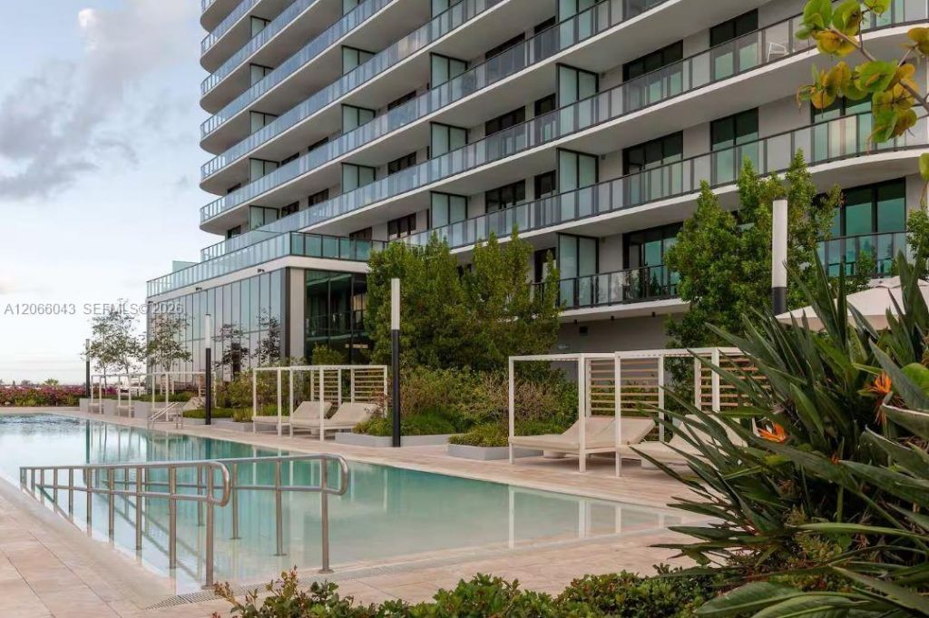 580 72nd St , Unit 1203, Miami Beach, FL 33141 Photo