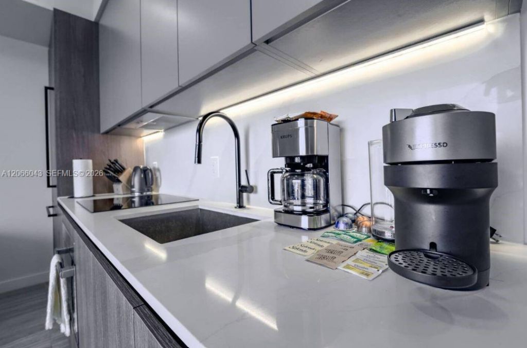 580 72nd St , Unit 1203, Miami Beach, FL 33141 Photo