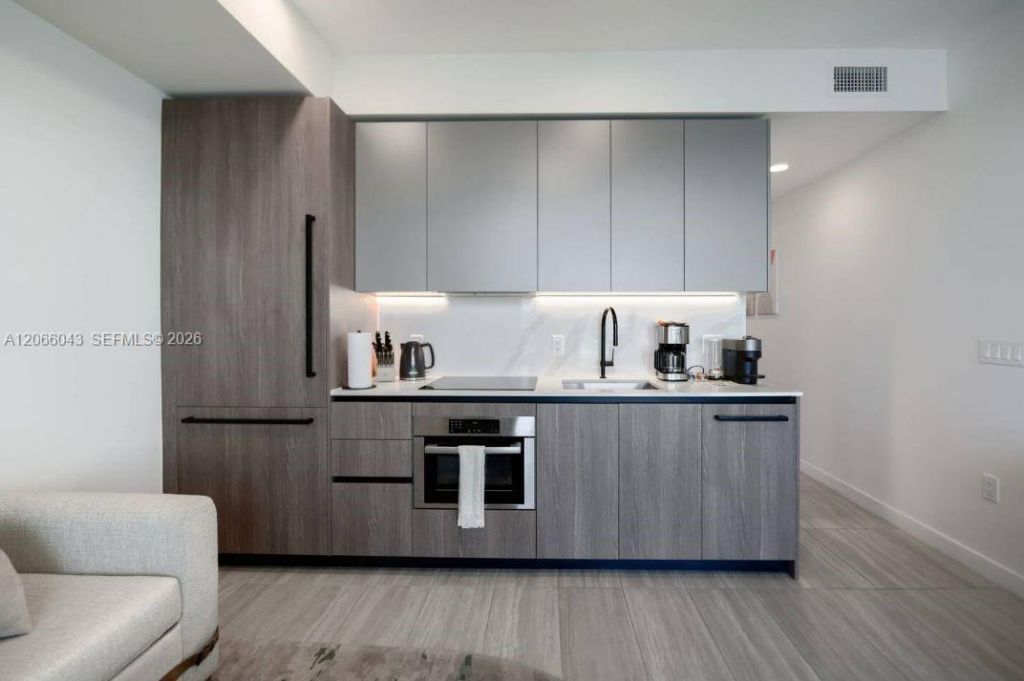 580 72nd St , Unit 1203, Miami Beach, FL 33141 Photo