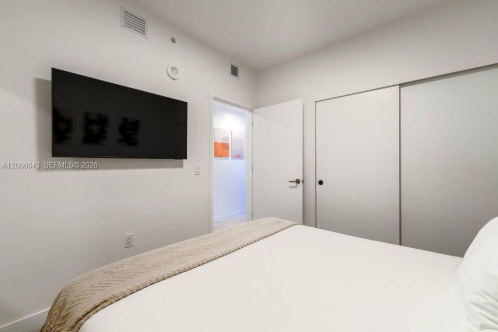 580 72nd St , Unit 1203, Miami Beach, FL 33141 Photo