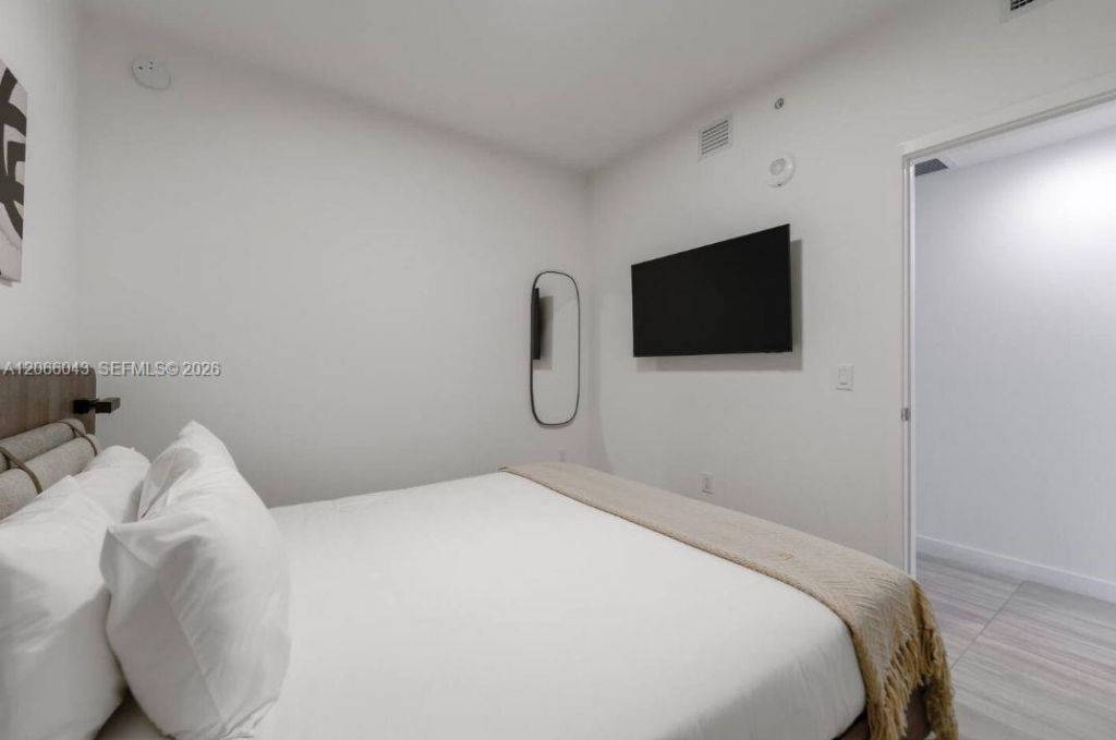 580 72nd St , Unit 1203, Miami Beach, FL 33141 Photo