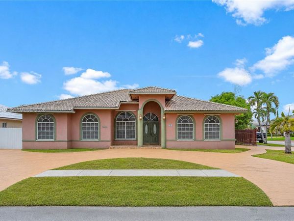 2204 SW 142nd Ct , Miami, FL 33175