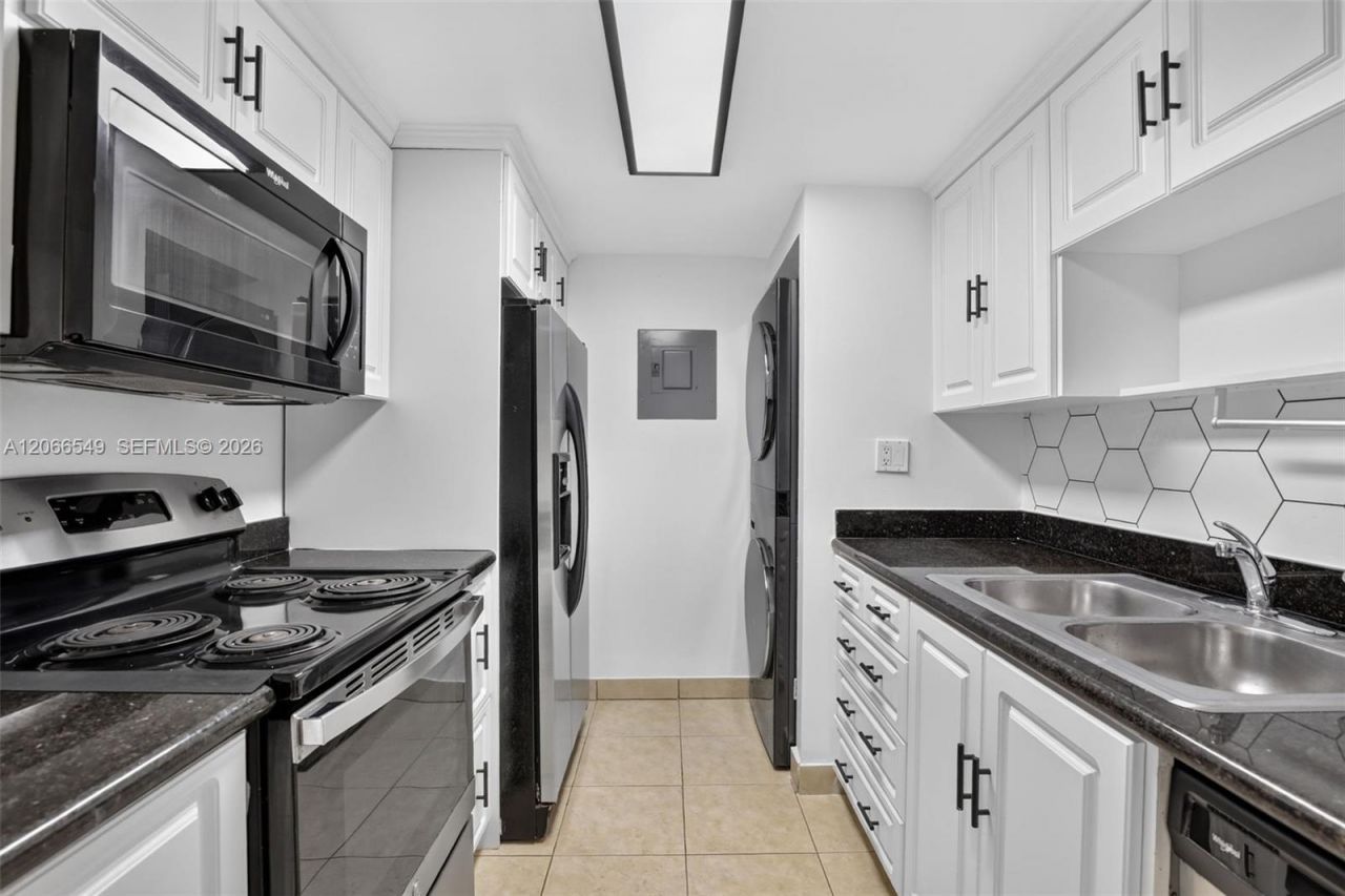 220 Lakeview Dr , Unit 210, Weston, FL 33326 Photo