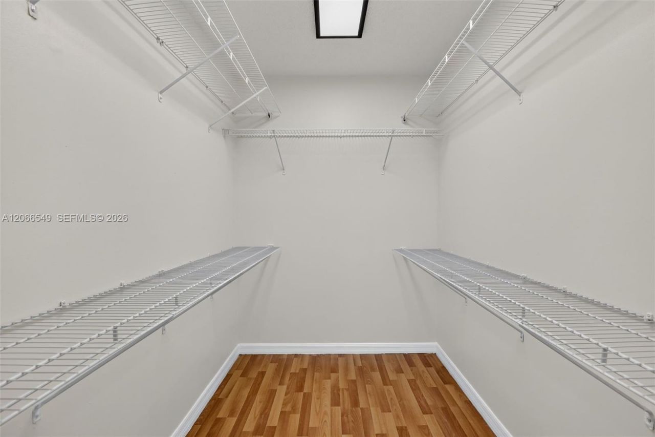 220 Lakeview Dr , Unit 210, Weston, FL 33326 Photo