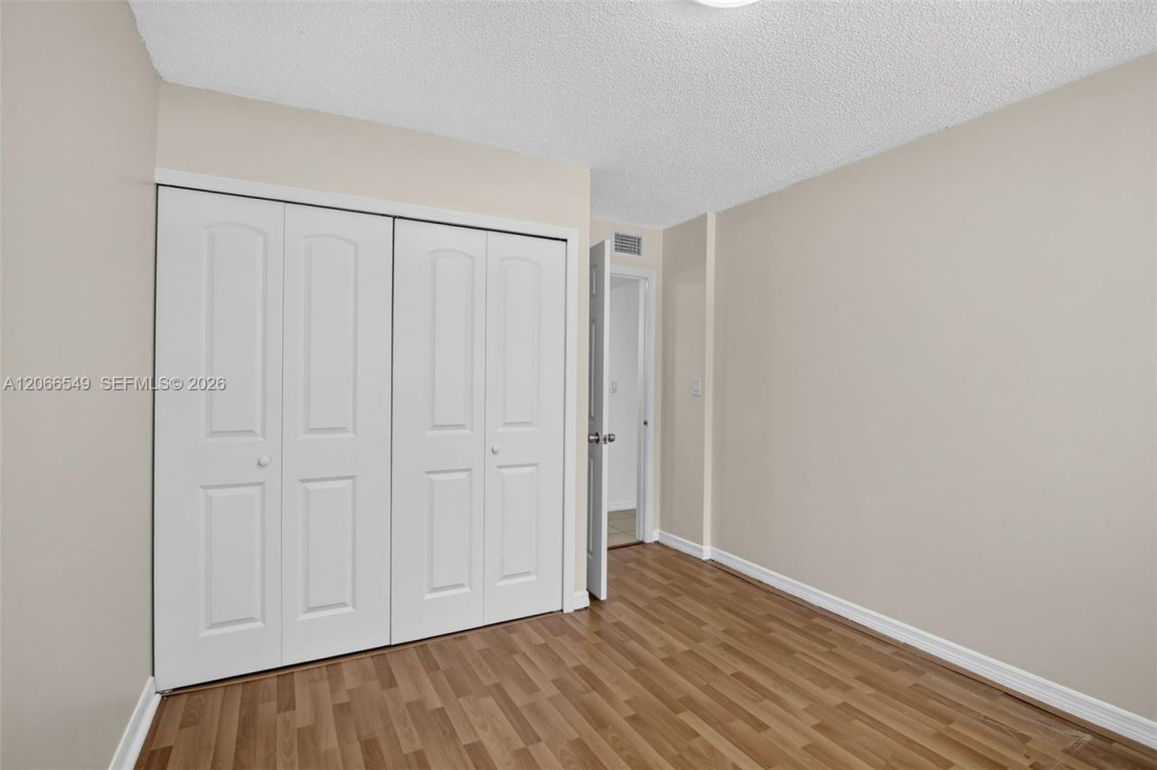 220 Lakeview Dr , Unit 210, Weston, FL 33326 Photo