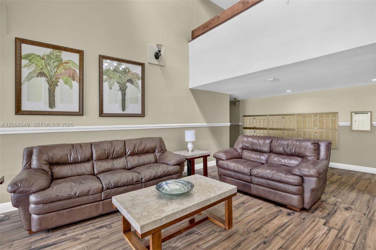 220 Lakeview Dr , Unit 210, Weston, FL 33326 Photo