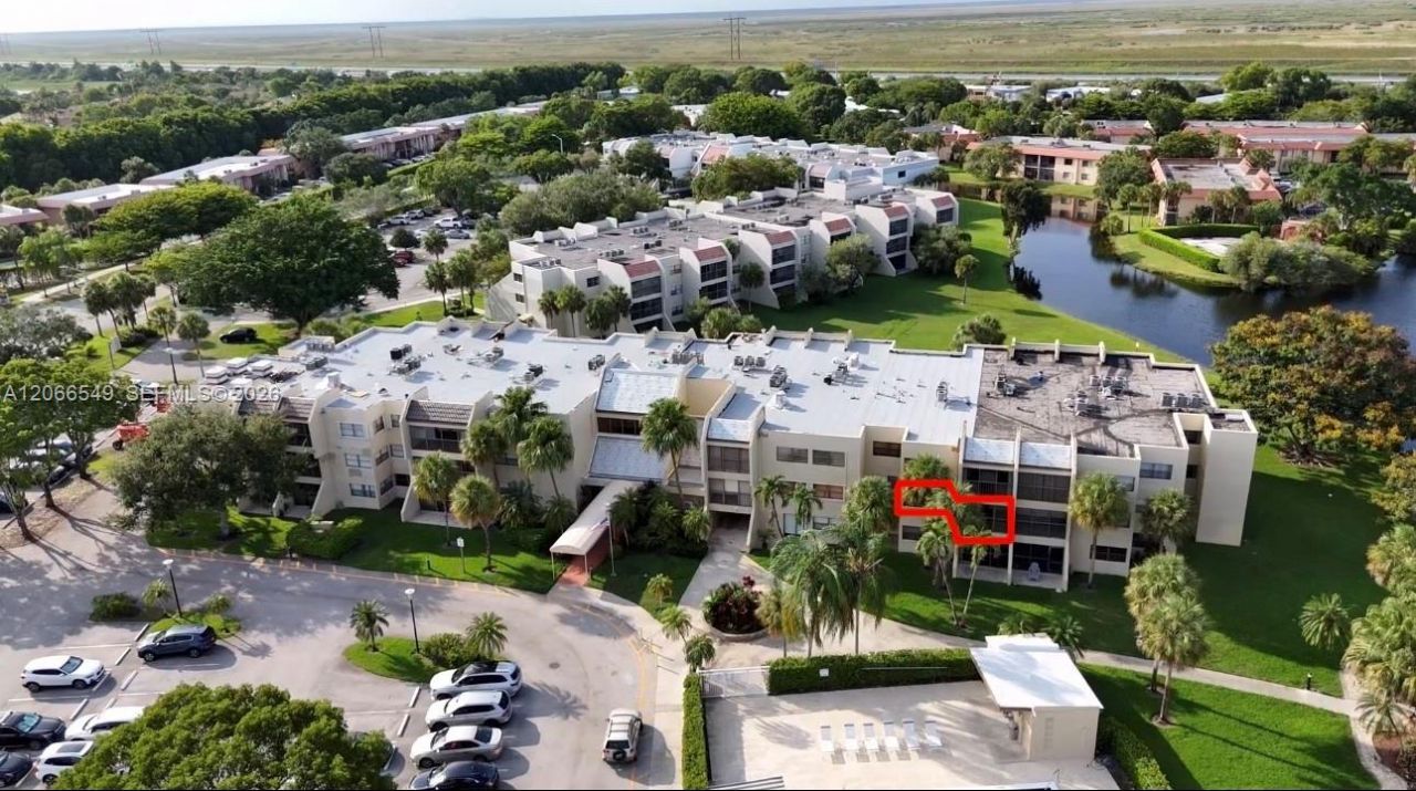 220 Lakeview Dr , Unit 210, Weston, FL 33326 Photo