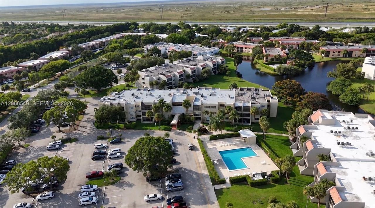 220 Lakeview Dr , Unit 210, Weston, FL 33326 Photo