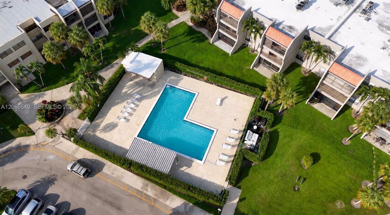 220 Lakeview Dr , Unit 210, Weston, FL 33326 Photo