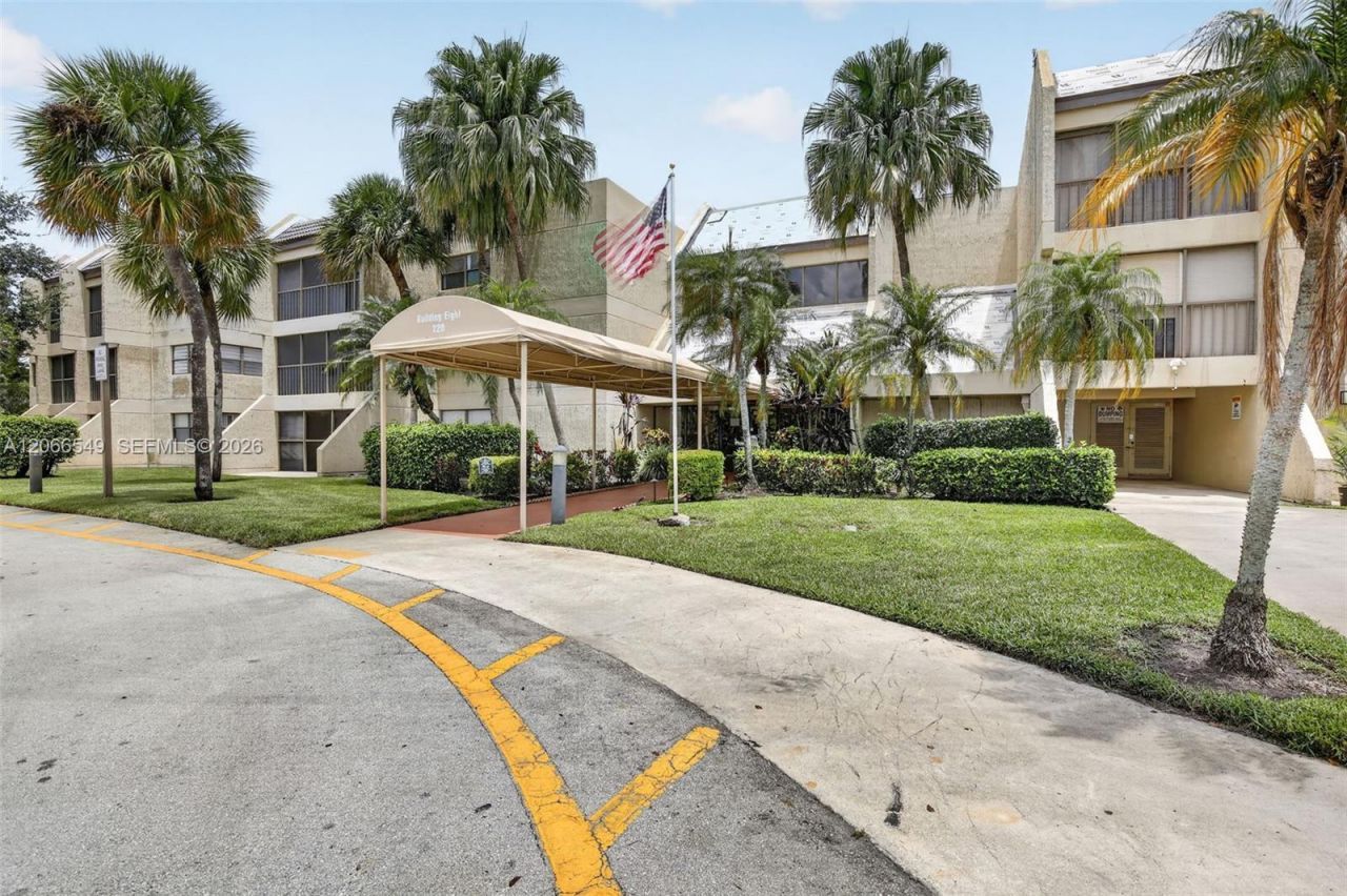 220 Lakeview Dr , Unit 210, Weston, FL 33326 Photo
