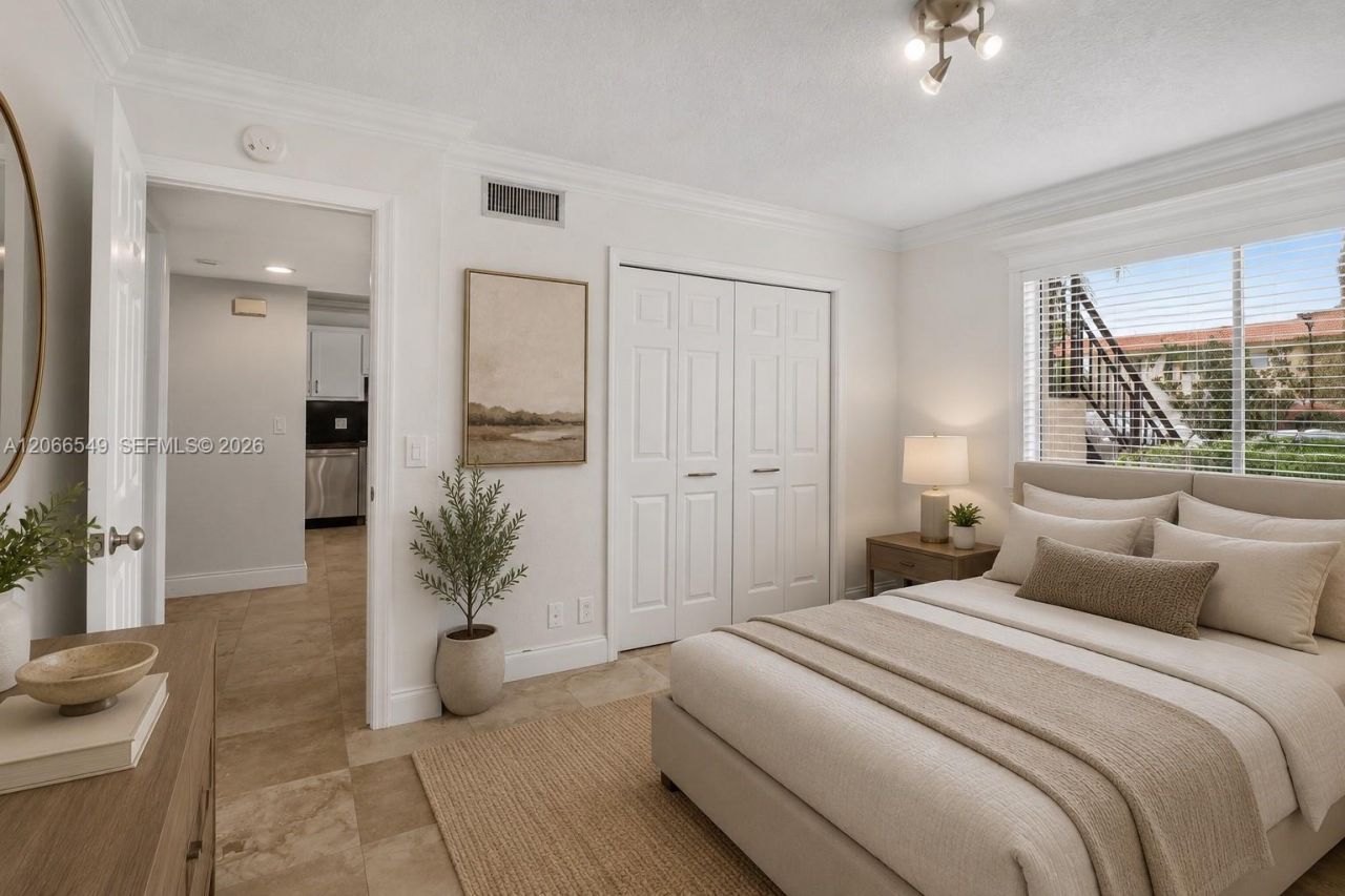 220 Lakeview Dr , Unit 210, Weston, FL 33326 Photo