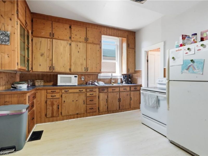 517 Woodlawn Avenue, Bucyrus, OH 44820 Photo 3