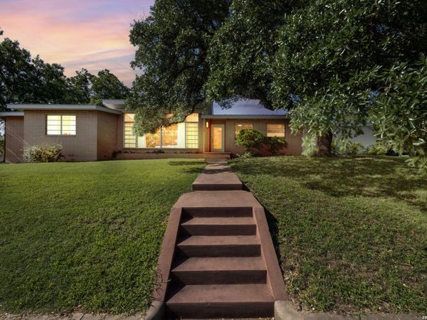 207 WALNUT St, Fredericksburg, TX 78624