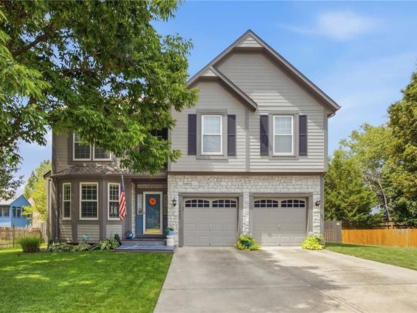 15802 S Lindenwood Drive, Olathe, KS 66062