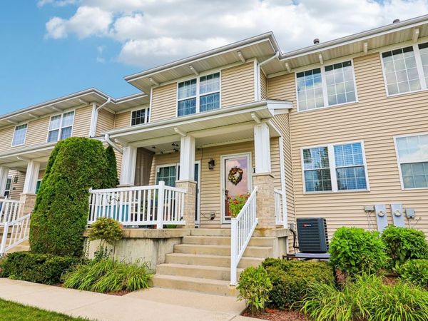 1214 Walnut Glen Drive , Crystal Lake, IL 60014