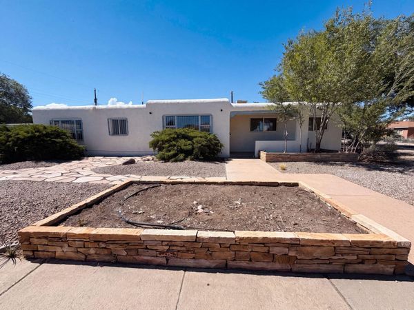 700 Dakota Street SE, Albuquerque, NM 87108