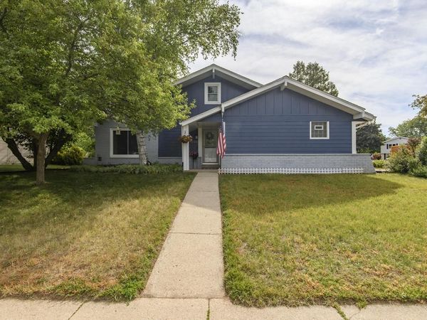 1200 Western TRAIL, Mukwonago, WI 53149