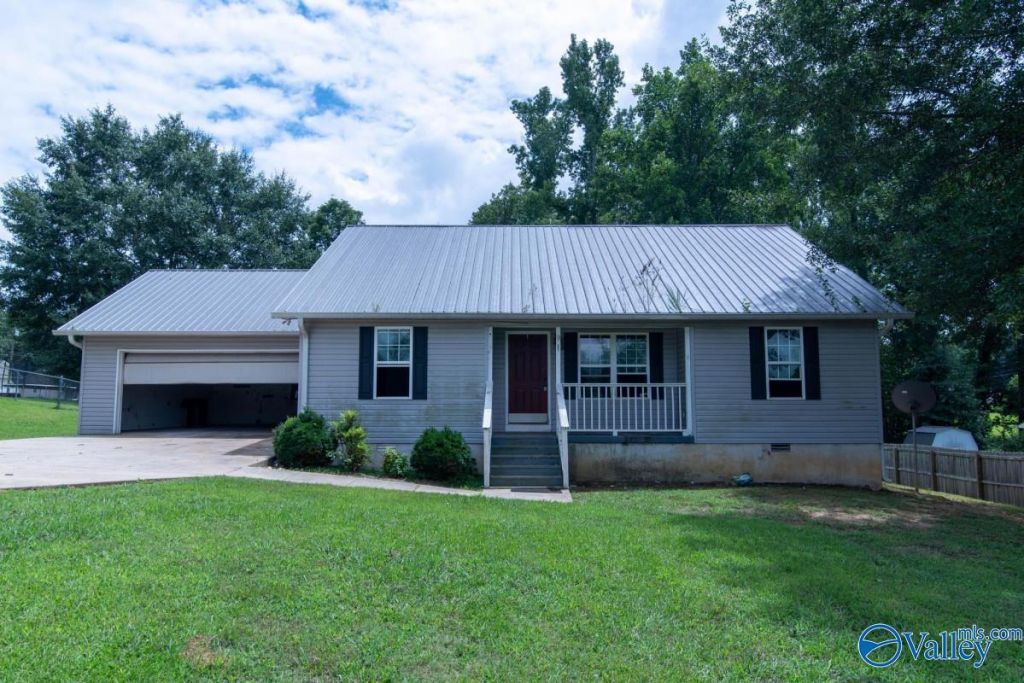 240 Riddle Road, Albertville, AL 35950 Main Photo