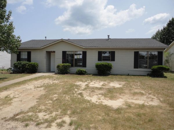 14200 Krestview Drive, Mabelvale, AR 72103