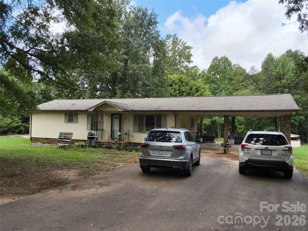 1981 Mollys Backbone Road , Sherrills Ford, NC 28673