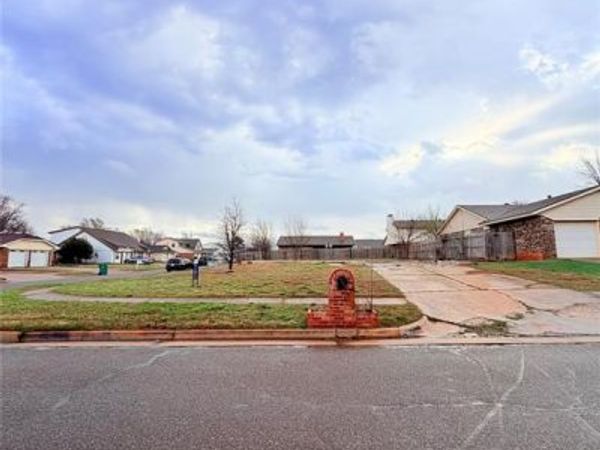 4900 Beacon Hill Road, Oklahoma City, OK 73135