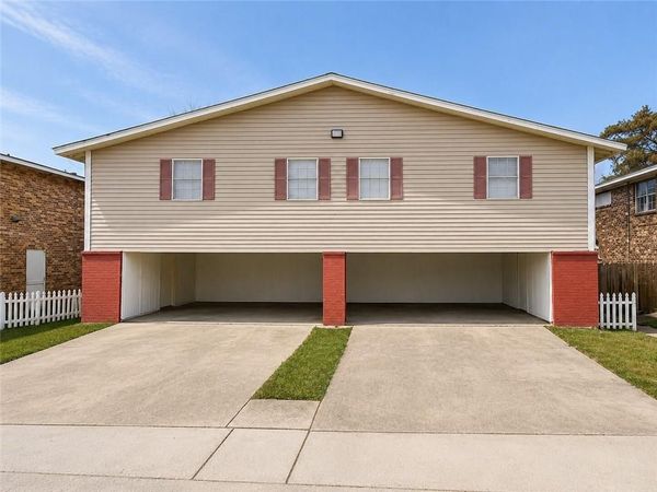 929 W MONTEREY Court , Gretna, LA 70056