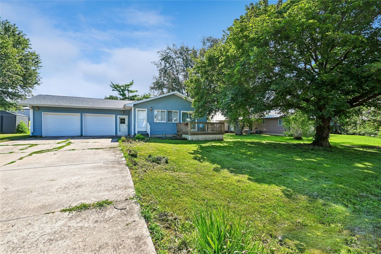 206 Apache Drive, Norway, IA 52318 Main Photo