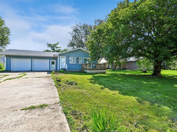 206 Apache Drive, Norway, IA 52318
