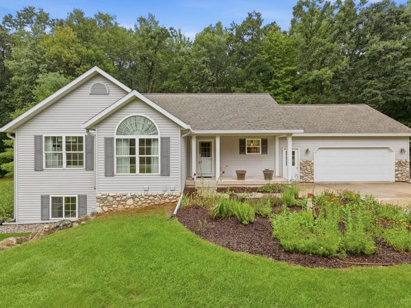5075 Bonasa Drive NE, Rockford, MI 49341