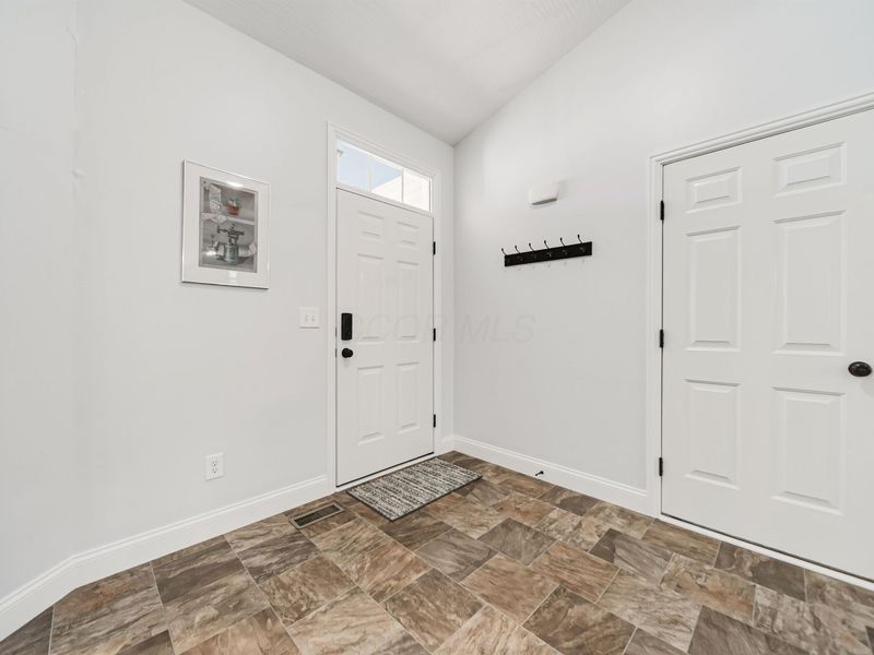 424 Rolling Acre Drive, Lithopolis, OH 43136 Photo 6